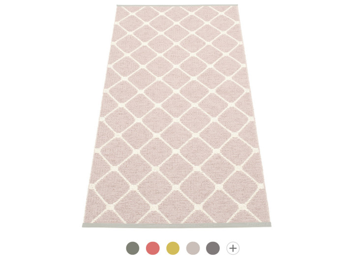 Tapis scandinave en plastique Pappelina modèle Rex