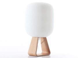 Lampe de table scandinave en opale et multipli de chêne modèle Toad 1UP