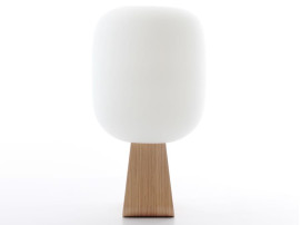 Lampe de table scandinave en opale et multipli de chêne modèle Toad 1UP