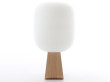 Lampe de table scandinave en opale et multipli de chêne modèle Toad 1UP