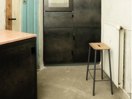 Adam stool. Oak. Grey structure. Rectangularseat. H65 cm or H76 cm