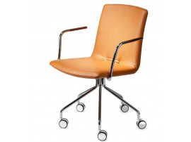 Day III Swivel chair. With armrests. 