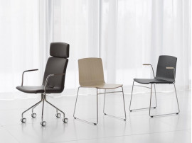 Day Hight Swivel chair. With armrests. 