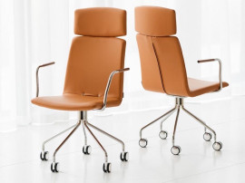 Day Hight Swivel chair. With armrests. 