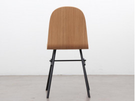 Chaise scandinave modèle Nam Nam Classic.