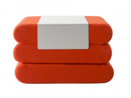Bingo Pouf and bed. 