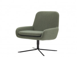 Chaise pivotante scandinave modèle Coco. 