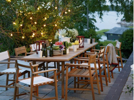 Table de repas scandinave pour 6 pers. modèle Djurö. 