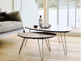 Table basse scandinave triangulaire Shark AK 1860, Massif ou Corian