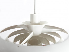 Lampe moderne scandinave en métal.