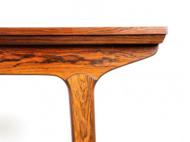 Table à manger scandinave en palissandre.