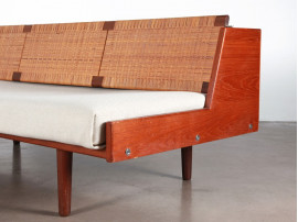 Banquette scandinave en teck. Modèle GE-6.