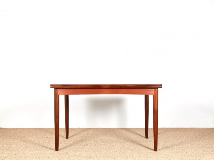 Table à manger scandinave en teck.