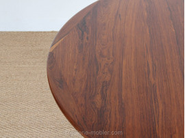 Extending round dining table in rosewood, 4 to 6 seats