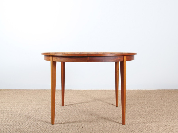Extendable round dining table in rosewood 4 to 8 seats