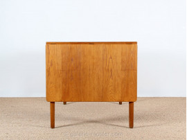 Bureau scandinave en chêne. Modèle AT 305.(1955)