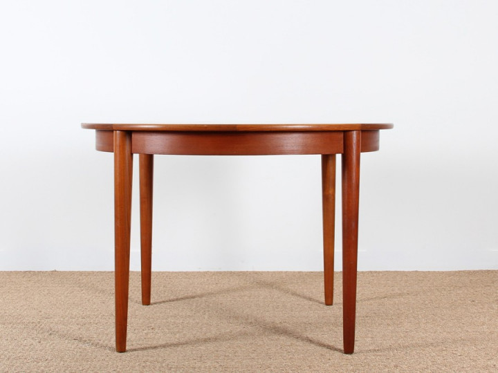 Table de repas scandinave ronde en teck. 4/6 personnes