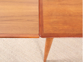 Extending dining table 4 to 6 seats.