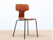 Paire de chaises Arne Jacobsen modèle 3103 en teck et piètement gainé noir. Année 1964