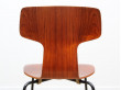 Paire de chaises Arne Jacobsen modèle 3103 en teck et piètement gainé noir. Année 1964