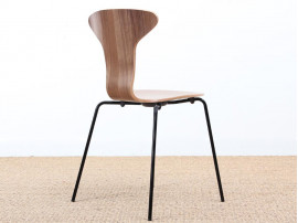 Suite de 4 chaises Munkegaard en noyer. Nouvelle édition. 