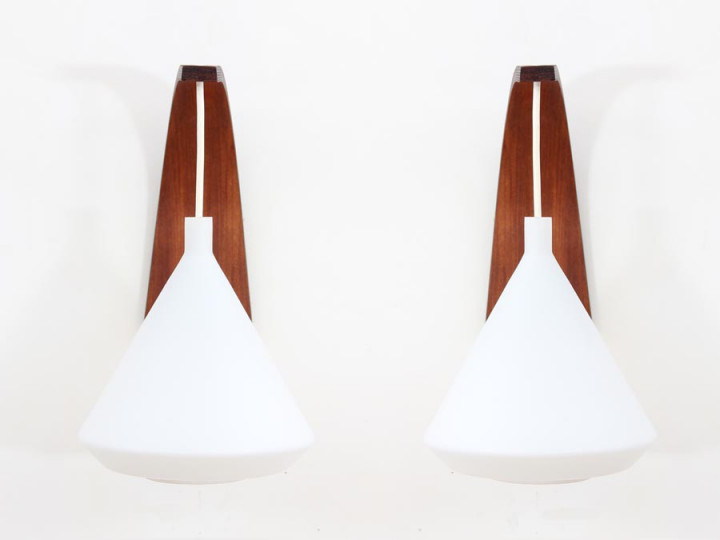 Mid-Century  modern pair of wall lamp in teak and opal
