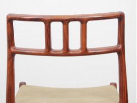 Suite de 6 chaises scandinaves en palissandre de Rio. Modèle 79. 