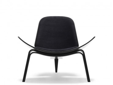 Mid-Century  modern scandinavian easychair model CH 07 or Shell Chair by Hans Wegner. New edition.