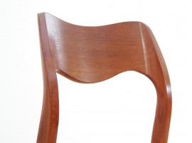 Suite de 6 chaises scandinaves en teck modèle 71