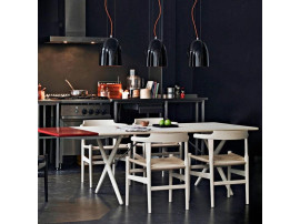 Table de repas scandinave modèle Cross legged  ou PP85/160. Edition neuve