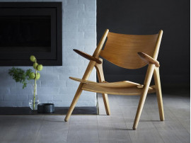 Fauteuil scandinave modèle CH28T. Edition neuve. 
