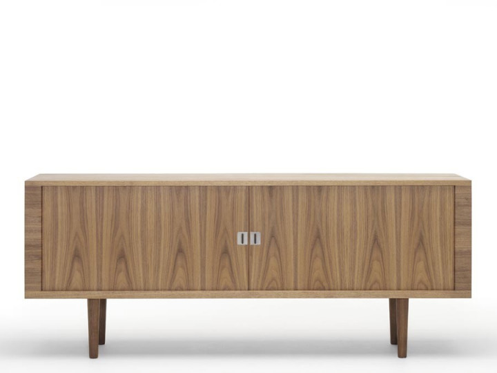 Mid-Century modern scandinavian credenza model CH825 by Hans Wegner.