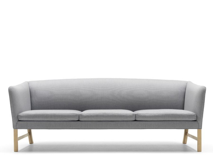Mid-Century modern scandinavian sofa model OW603 by Ole Wanscher.