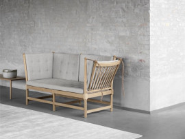 Canapé scandinave modèle Spoke Back. Edition neuve