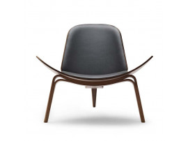Mid-Century  modern scandinavian easychair CH07  walnut by Hans Wegner. New edition.