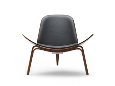 Mid-Century  modern scandinavian easychair CH07  walnut by Hans Wegner. New edition.