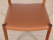Suite de 4 chaises scandinaves en teck. Modèle 78. 