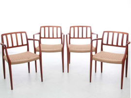 Suite de 4 fauteuils scandinaves en teck modèle 66